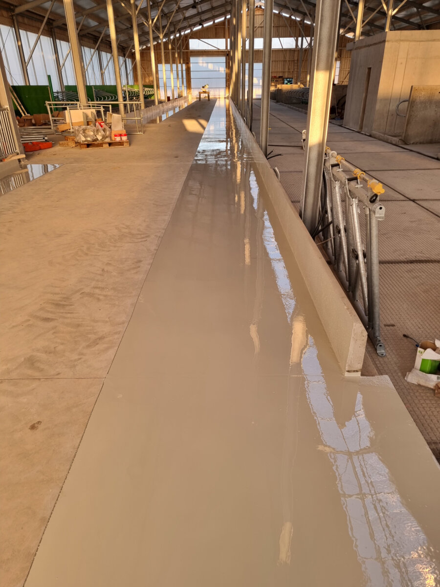 Epoxidharzboden für landwirtschaftliche Nutzbauten von EPOXYFLOOR Design
